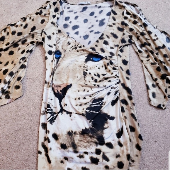 Tops - Cute cheetah top with open shoulders